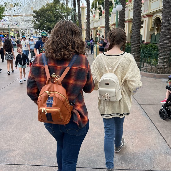 Meet your Posher, Alexandra - Picture 2 of 7